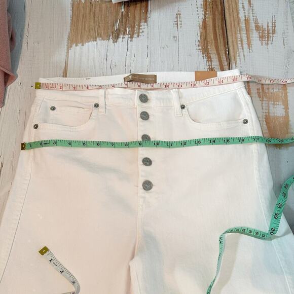 7 For All Mankind Exposed Button High Waist Crop
Straight Leg Jeans Size 31 - Picture 10 of 15